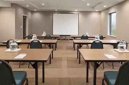 Hotel Hampton Airport, Ne 3*